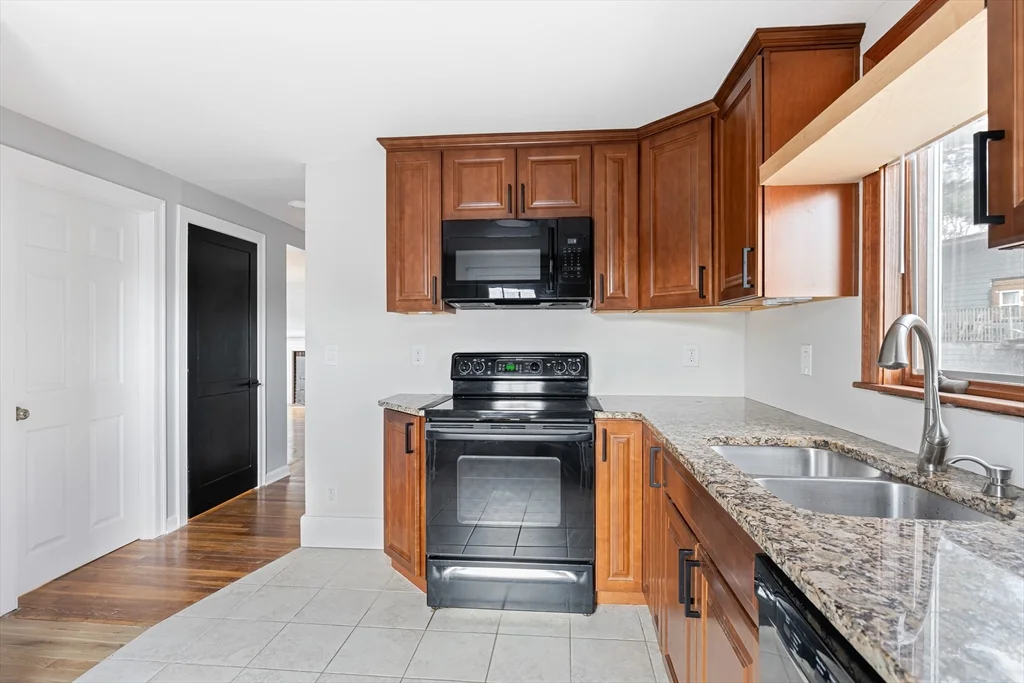 3 bed, 2 bath apartment for rent at 149 Oak St, Natick — photo 6 of 24