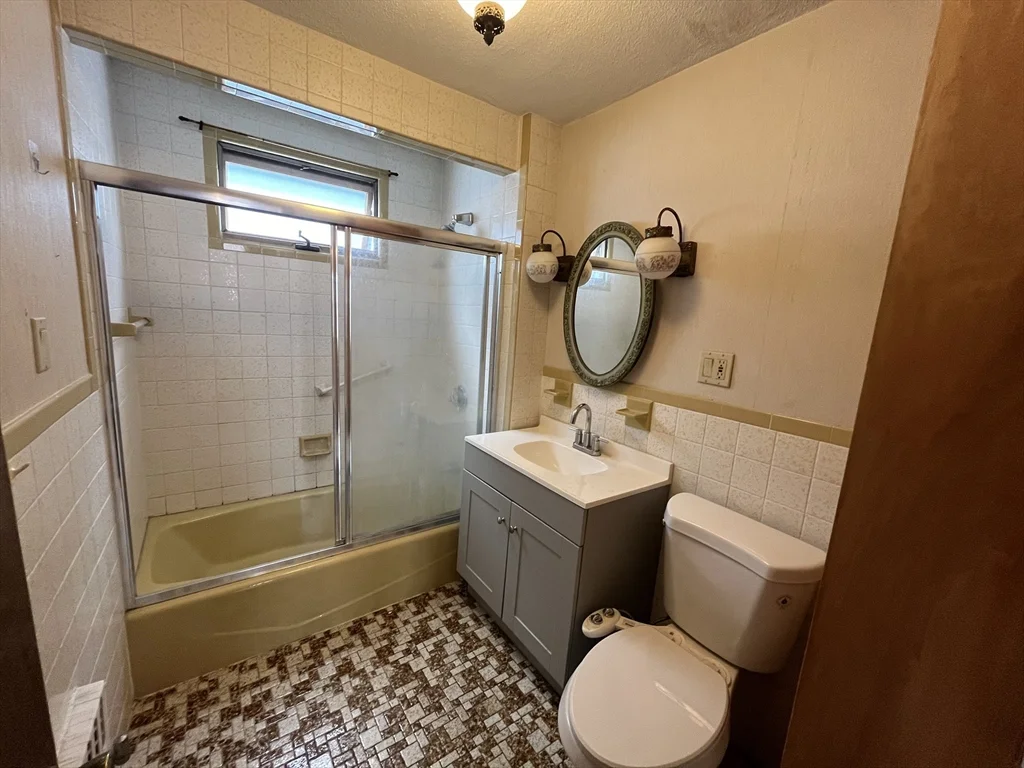 2 bed, 1 bath apartment for rent at 149 Oakland St Unit 1, Malden — photo 8 of 11