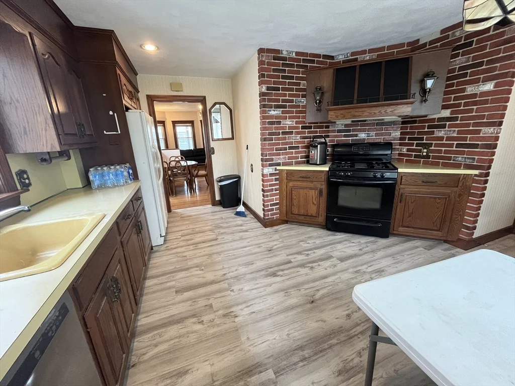 2 bed, 1 bath apartment for rent at 149 Oakland St Unit 1, Malden — photo 5 of 11