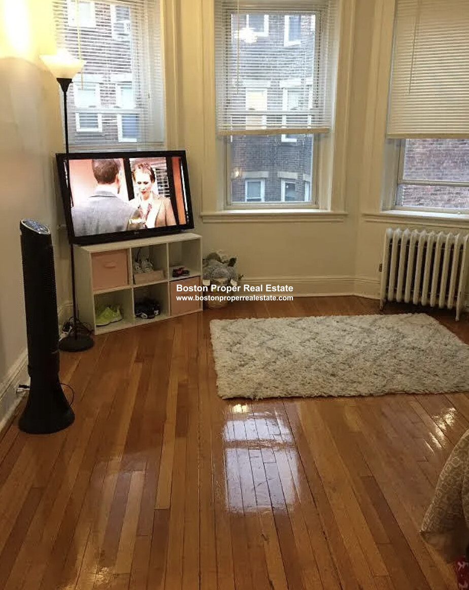 2 bed, 1 bath apartment for rent at 149 Park Dr Unit 2, Fenway
