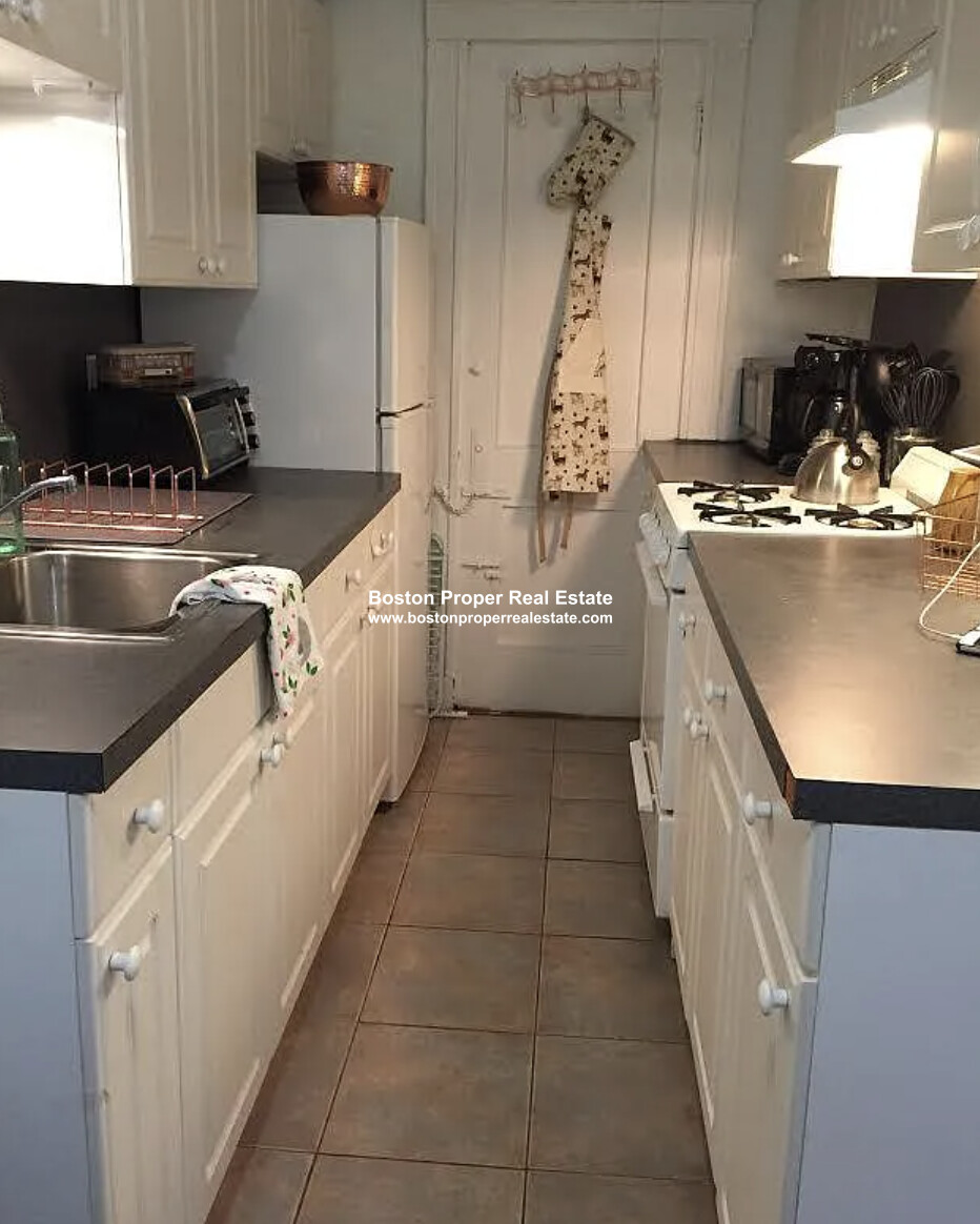 2 bed, 1 bath apartment for rent at 149 Park Dr Unit 2, Fenway — photo 3 of 10