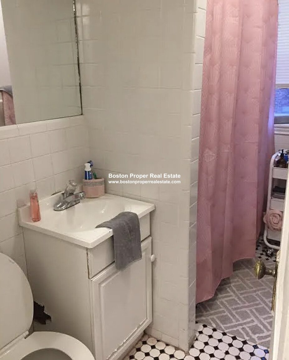 2 bed, 1 bath apartment for rent at 149 Park Dr Unit 2, Fenway — photo 7 of 10