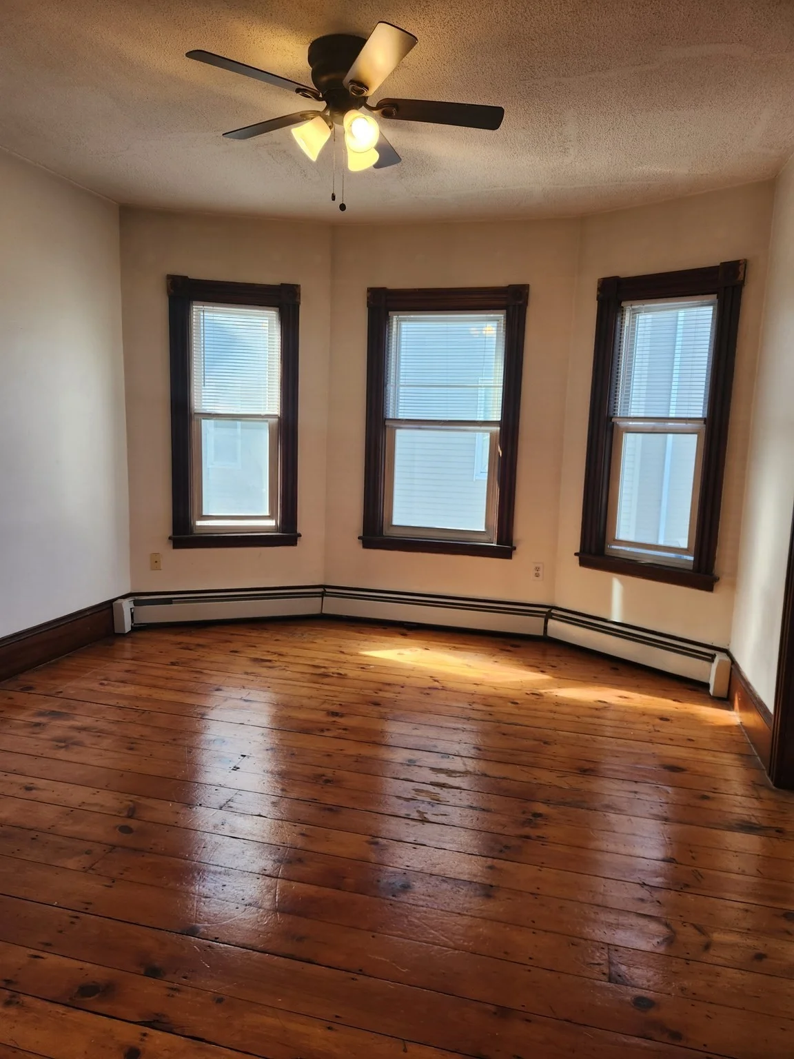 3 bed, 1 bath apartment for rent at 149 Vernon St Unit 2, Worcester — photo 3 of 21