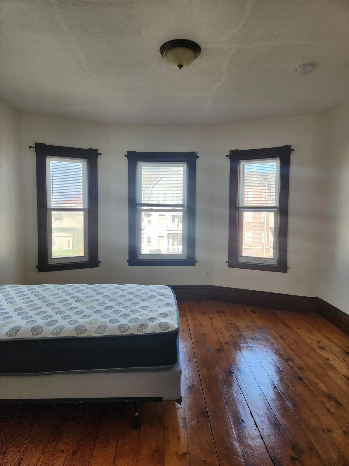 3 bed, 1 bath apartment for rent at 149 Vernon St Unit 2, Worcester — photo 4 of 21