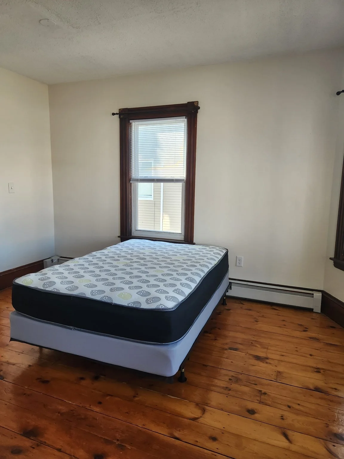 3 bed, 1 bath apartment for rent at 149 Vernon St Unit 2, Worcester — photo 5 of 21
