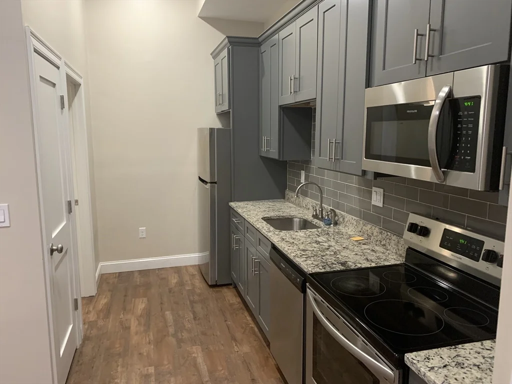 Studio bed, 1 bath apartment for rent at 149 Washington St Unit 1, Haverhill — photo 3 of 16