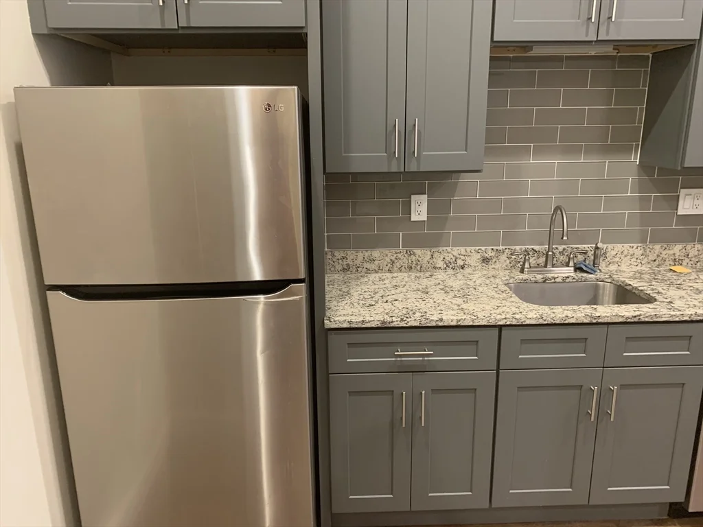 Studio bed, 1 bath apartment for rent at 149 Washington St Unit 1, Haverhill — photo 5 of 16