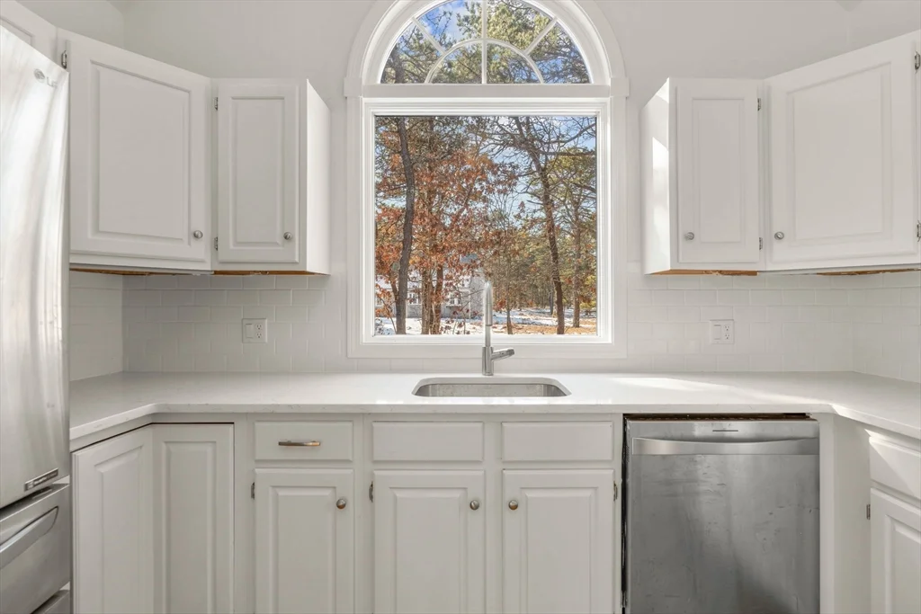 3 bed, 2 bath apartment for rent at 1490 Bridge Rd, Eastham — photo 8 of 24