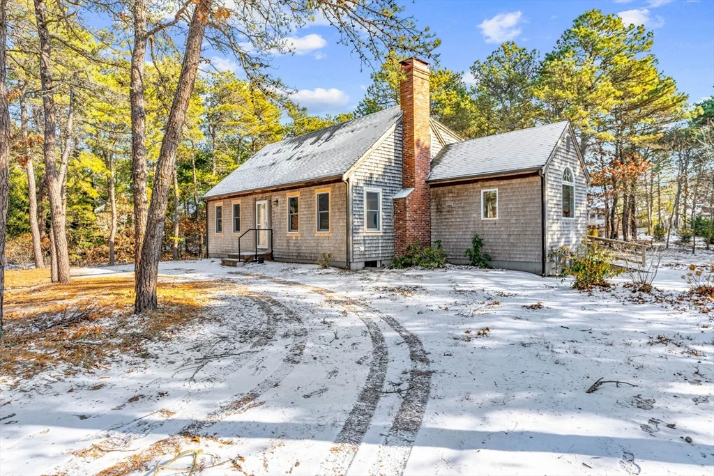3 bed, 2 bath apartment for rent at 1490 Bridge Rd, Eastham — photo 1 of 24