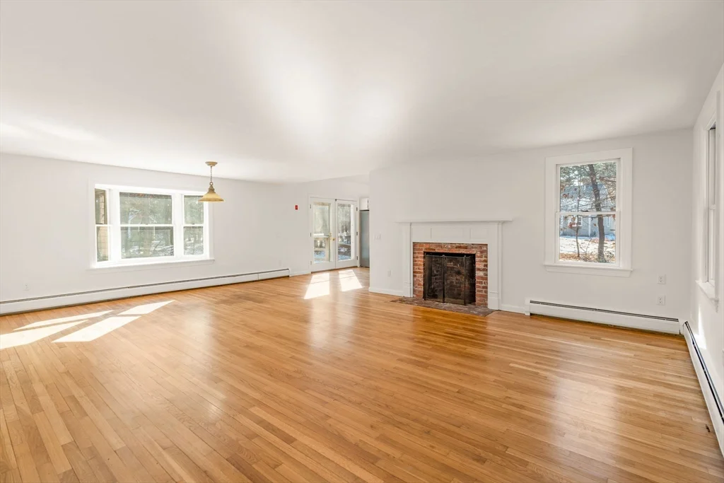 3 bed, 2 bath apartment for rent at 1490 Bridge Rd, Eastham — photo 4 of 24