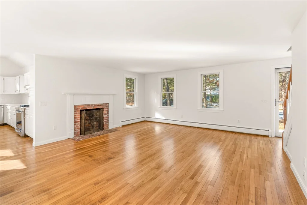 3 bed, 2 bath apartment for rent at 1490 Bridge Rd, Eastham — photo 5 of 24