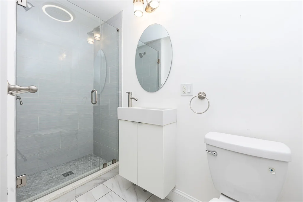 2 bed, 2 bath apartment for rent at 1495 Hyde Park Ave Unit 1, Hyde Park — photo 12 of 15