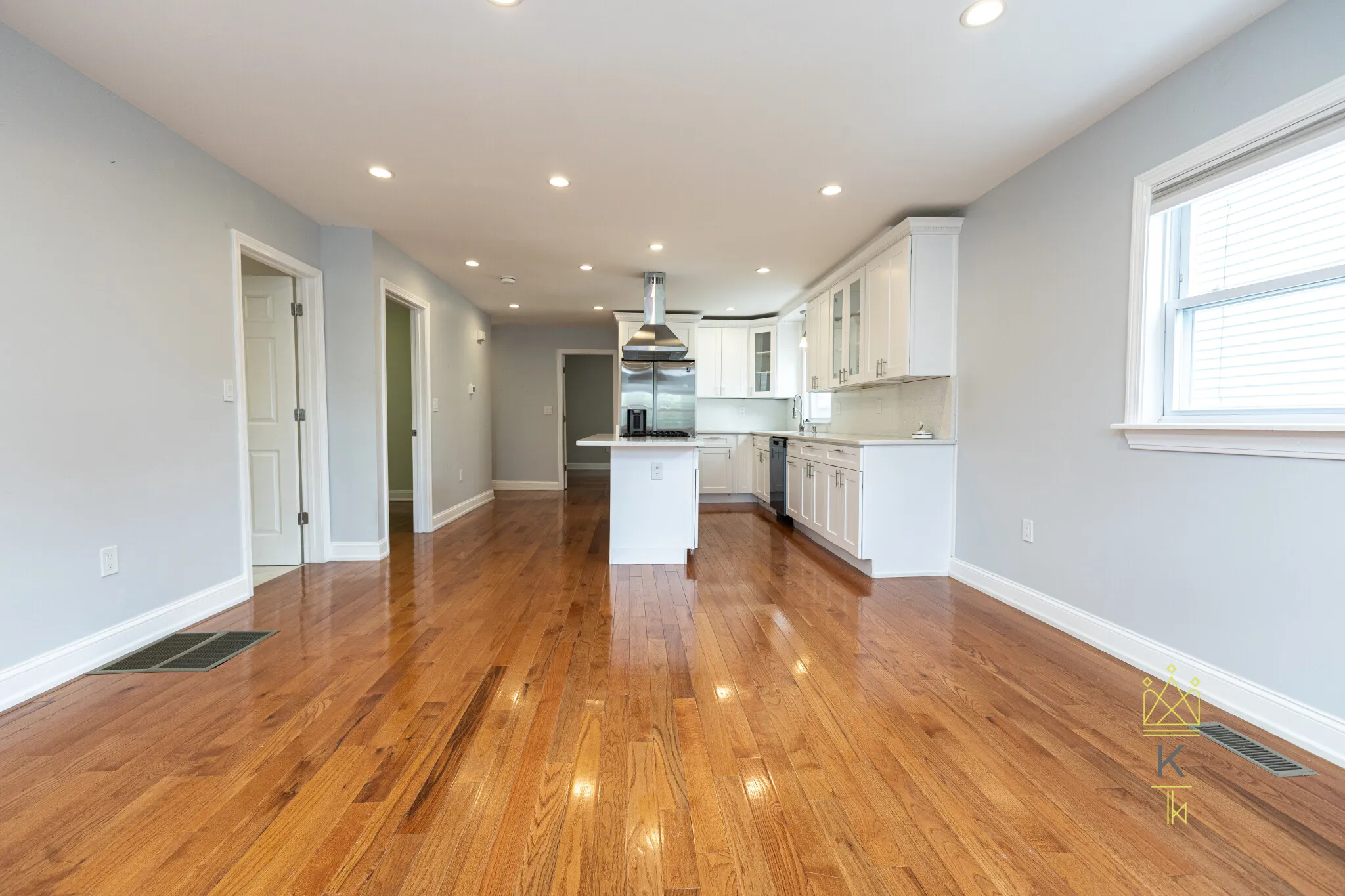 2 bed, 2 bath apartment for rent at 1495 Hyde Park Ave Unit Unit1, Hyde Park — photo 2 of 36