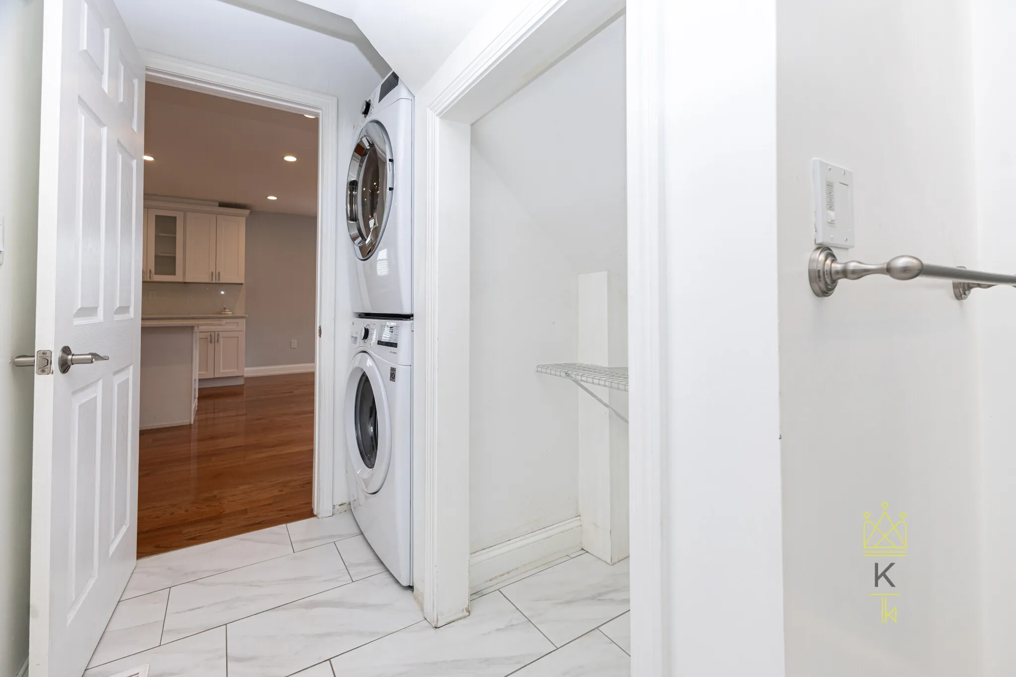 2 bed, 2 bath apartment for rent at 1495 Hyde Park Ave Unit Unit1, Hyde Park — photo 11 of 36