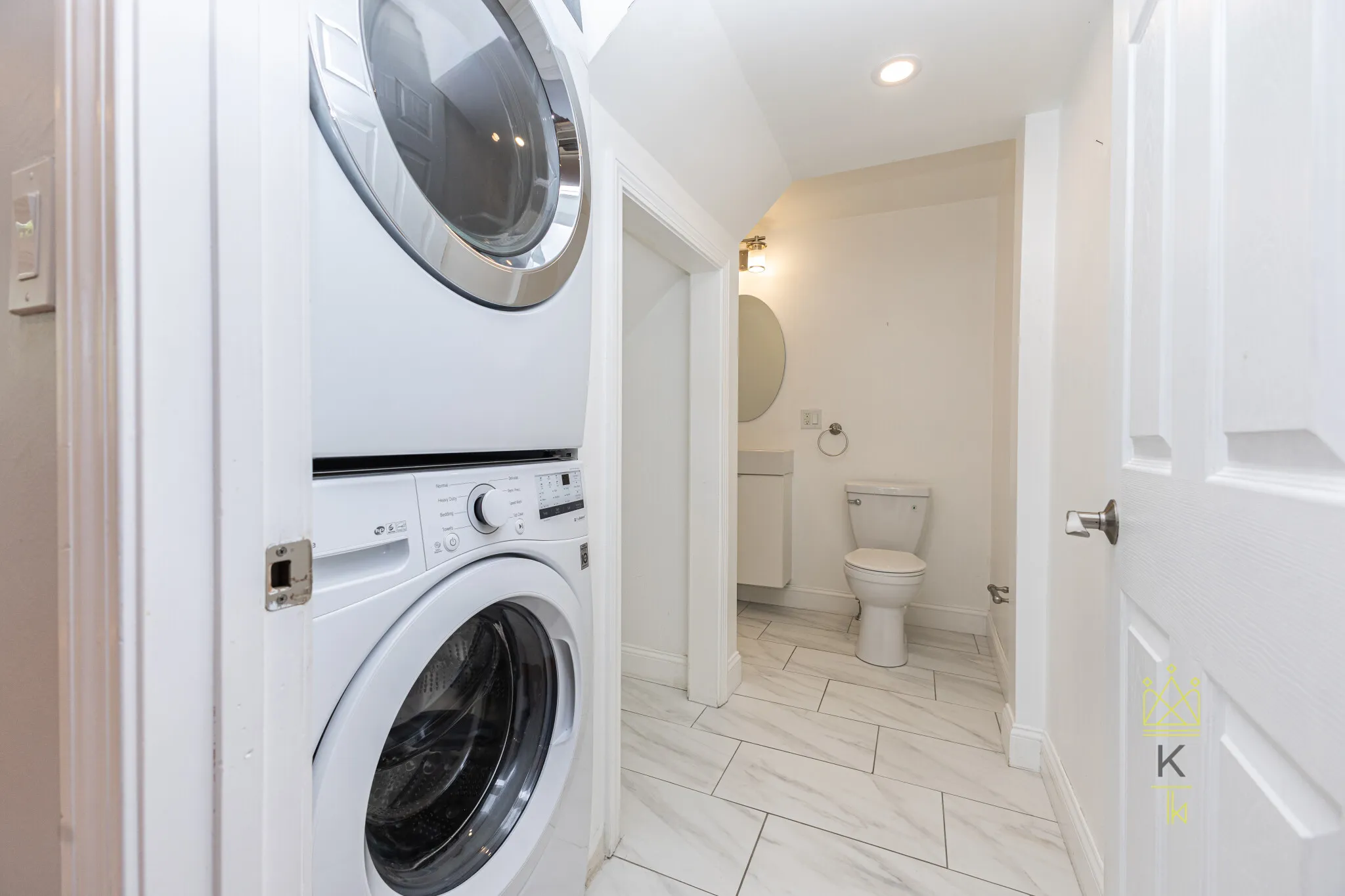 2 bed, 2 bath apartment for rent at 1495 Hyde Park Ave Unit Unit1, Hyde Park — photo 9 of 36