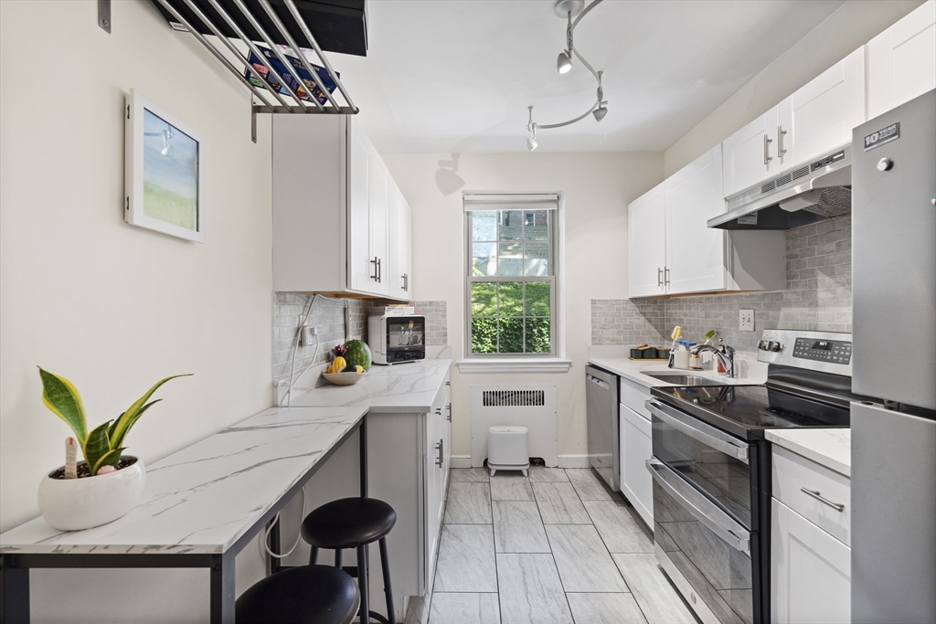 2 bed, 1 bath apartment for rent at 1496 Beacon St Unit 4, Corey Hill