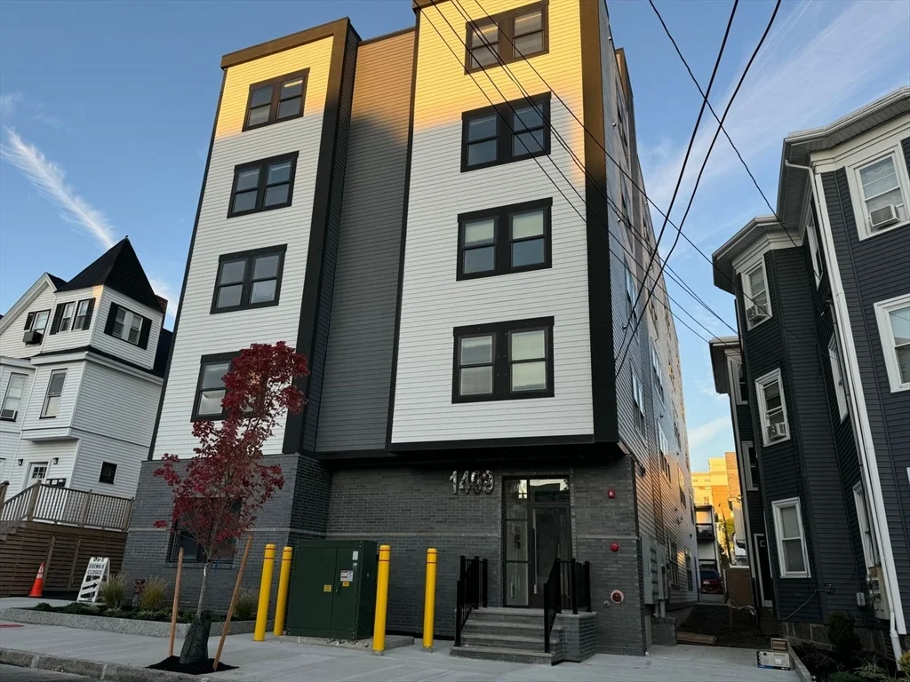 1 bed, 1 bath apartment for rent at 1499 North Shore Rd Unit 405, Revere — photo 1 of 8