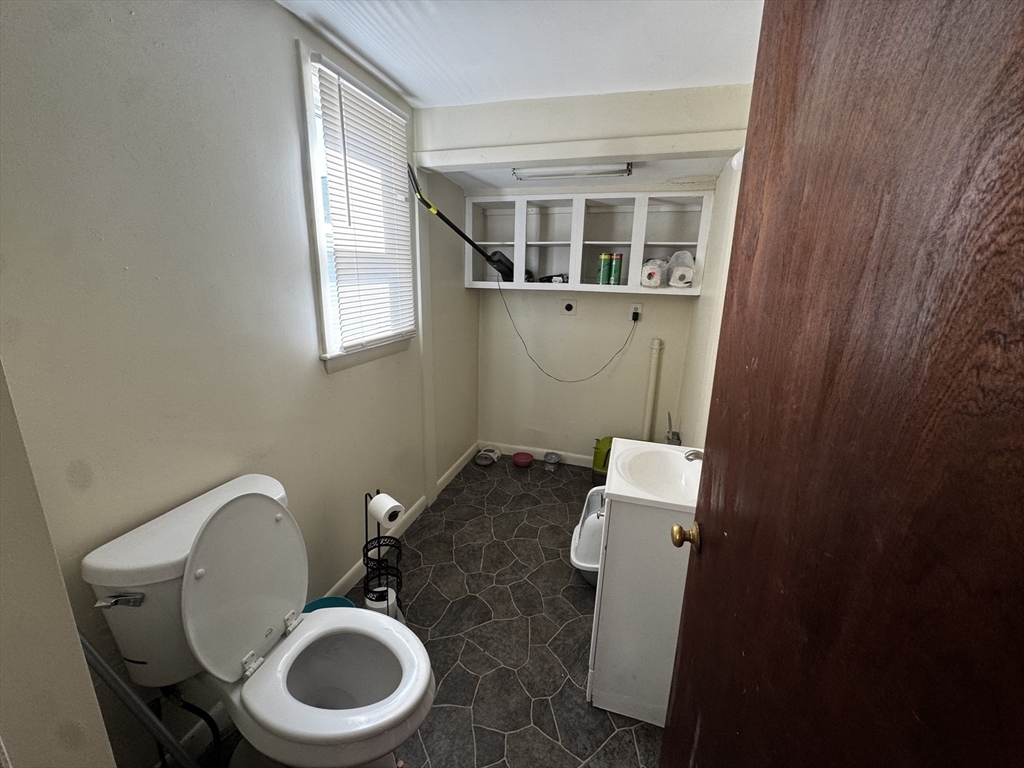 3 bed, 1 bath apartment for rent at 149A Adams St Unit 149A, Waltham — photo 9 of 9