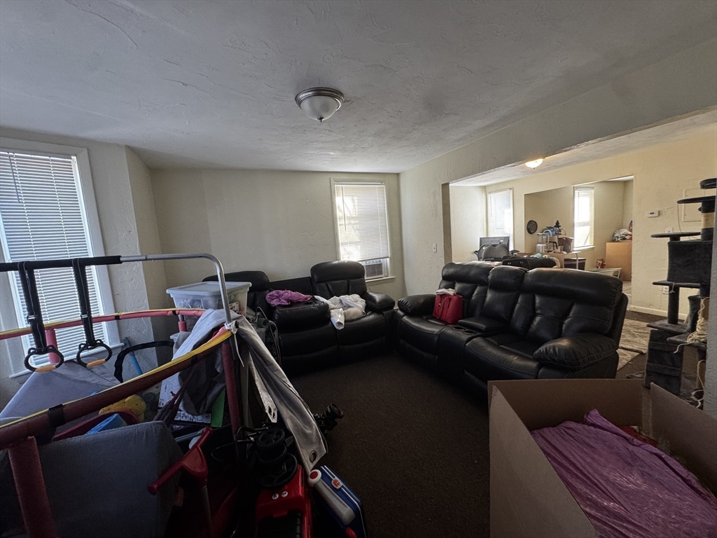 3 bed, 1 bath apartment for rent at 149A Adams St Unit 149A, Waltham — photo 2 of 9