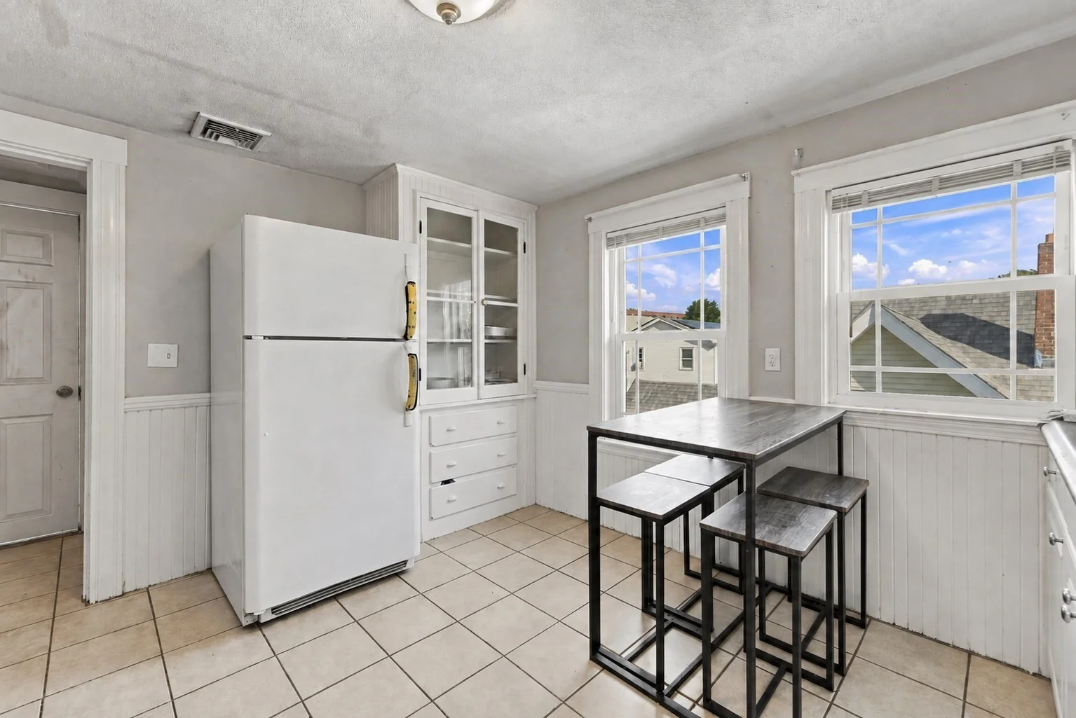 2 bed, 1 bath apartment for rent at 15-17 Eaton Unit 3, Revere — photo 4 of 18