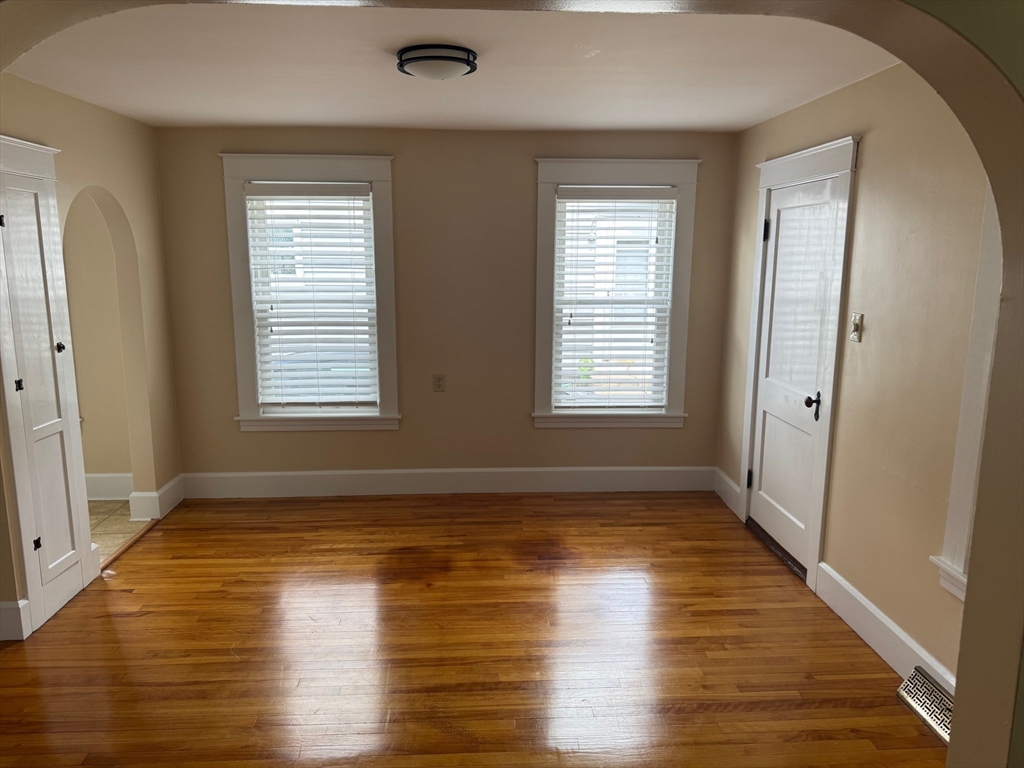 4 bed, 1 bath apartment for rent at 15-17 Orchard St Unit 15, Grafton — photo 4 of 12