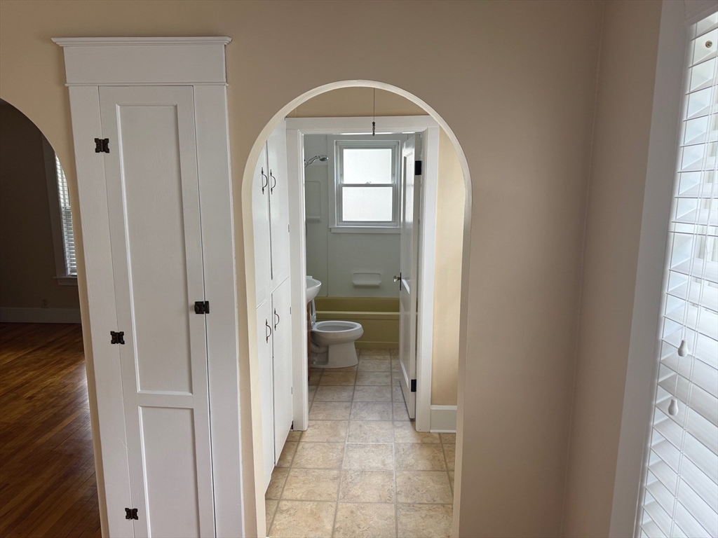 4 bed, 1 bath apartment for rent at 15-17 Orchard St Unit 15, Grafton — photo 2 of 12