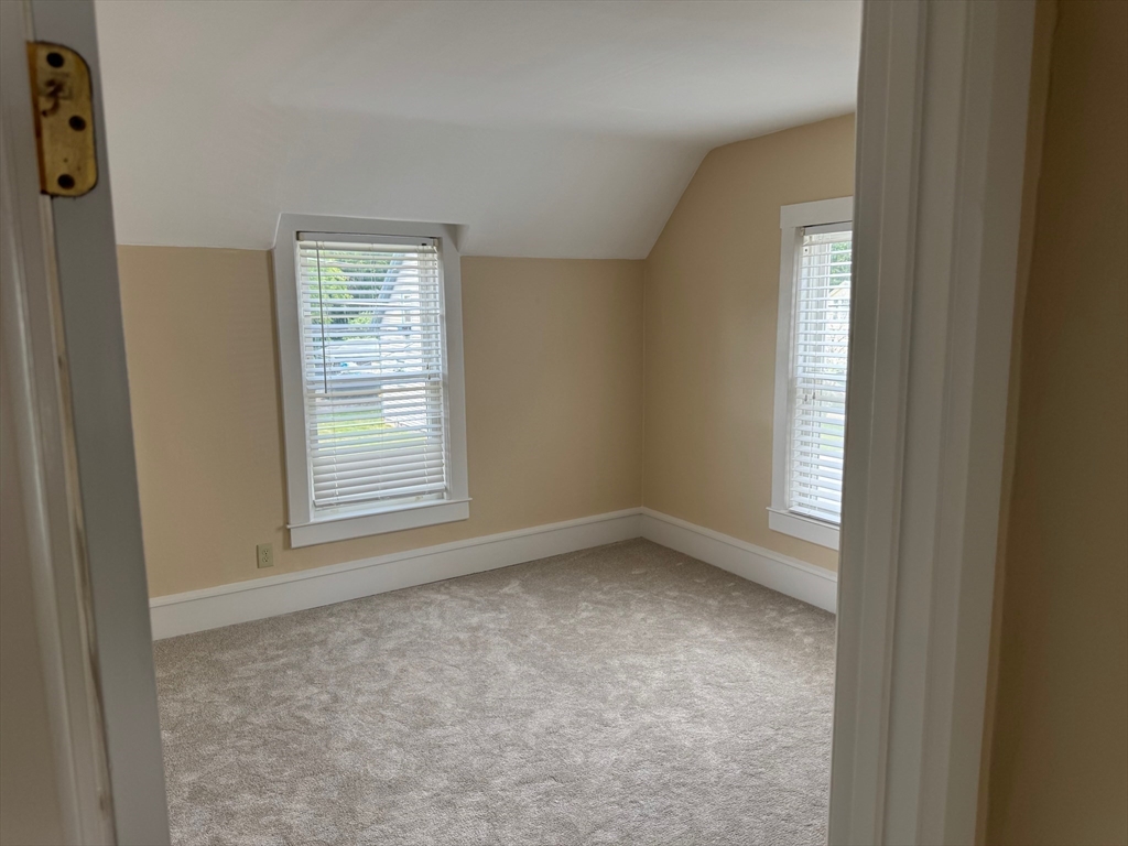 4 bed, 1 bath apartment for rent at 15-17 Orchard St Unit 15, Grafton — photo 7 of 12
