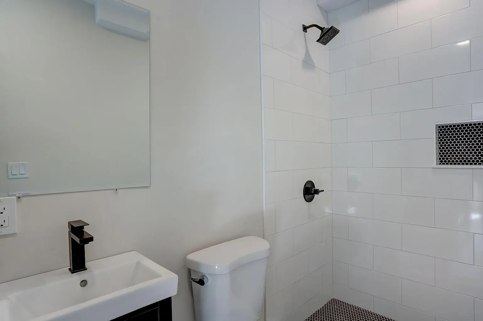 2 bed, 1 bath apartment for rent at 15-19 Bartlett Pl Unit 2, North End — photo 4 of 5