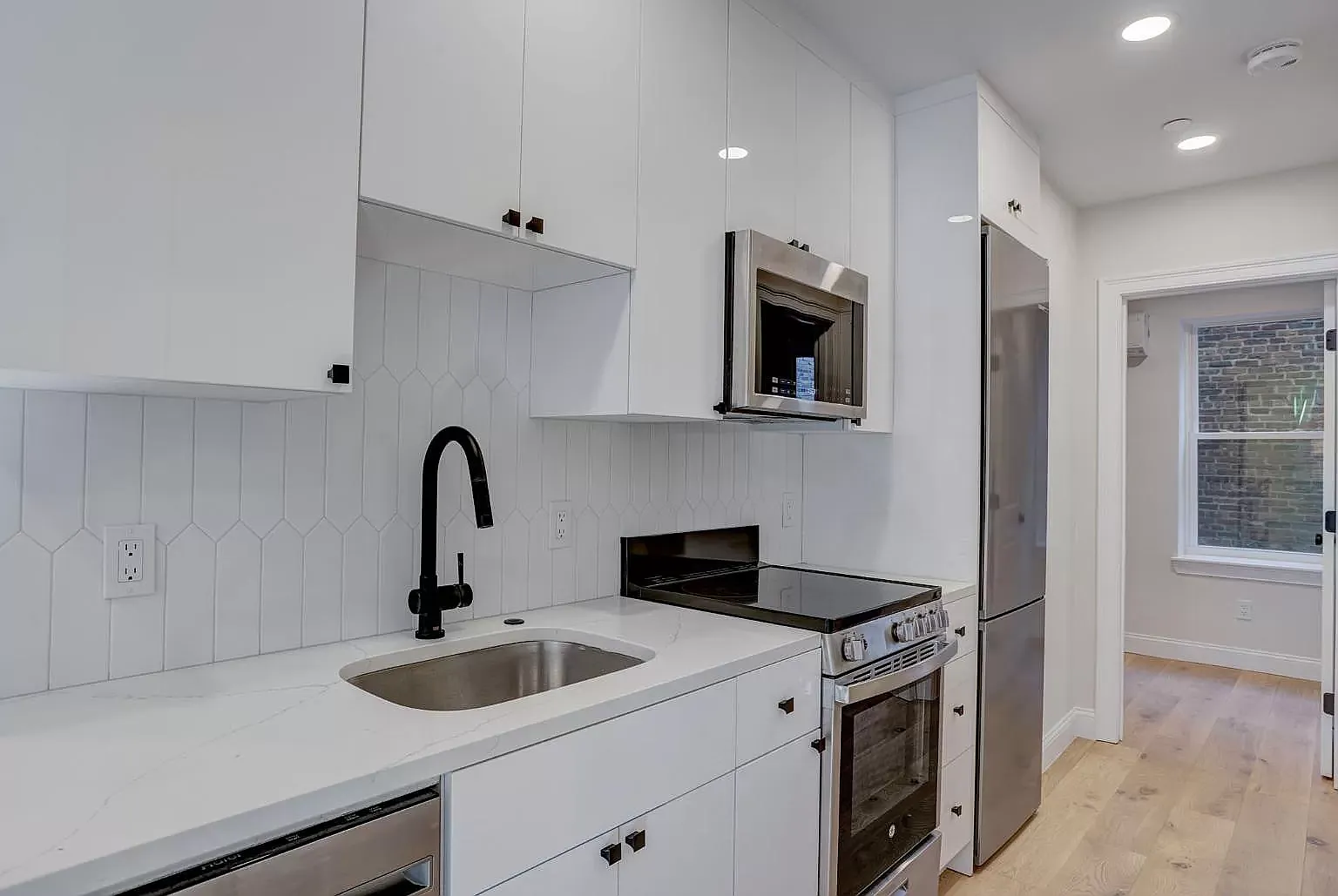 2 bed, 1 bath apartment for rent at 15-19 Bartlett Pl Unit 2, North End — photo 3 of 5
