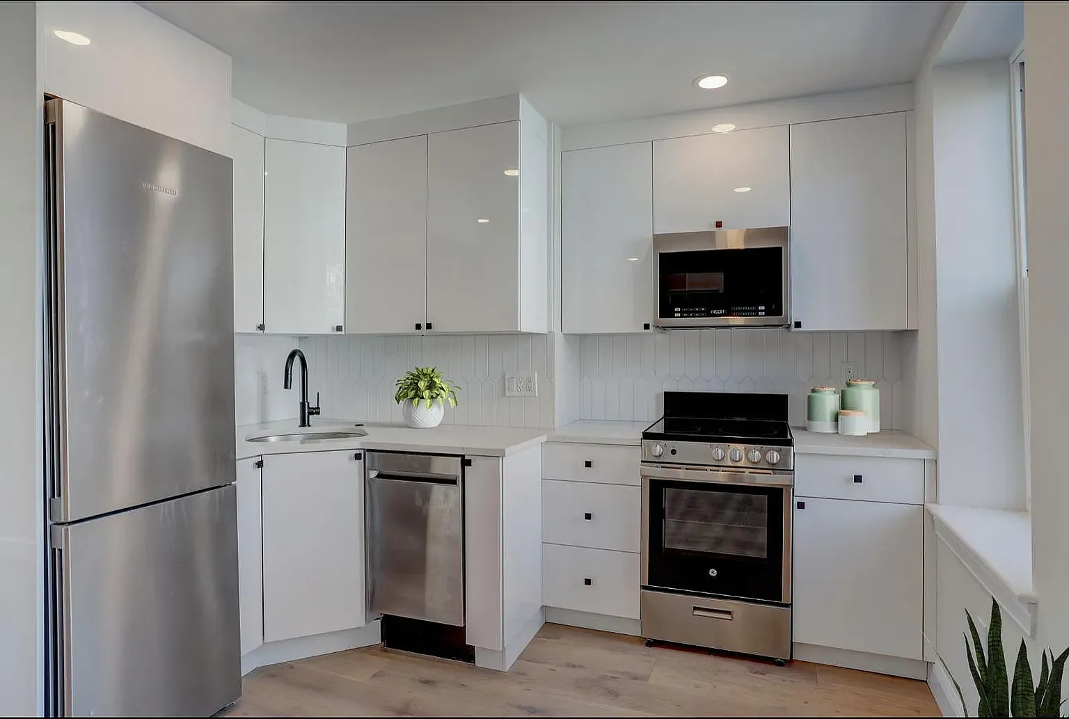 2 bed, 1 bath apartment for rent at 15-19 Bartlett Pl Unit 2, North End — photo 1 of 5