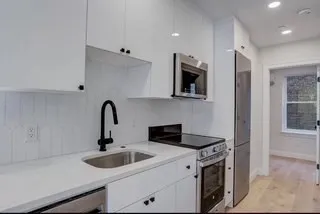 3 bed, 1 bath apartment for rent at 15-19 Bartlett Pl Unit 4, North End — photo 2 of 5