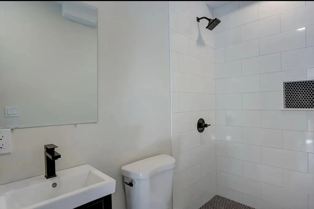 3 bed, 1 bath apartment for rent at 15-19 Bartlett Pl Unit 4, North End — photo 5 of 5