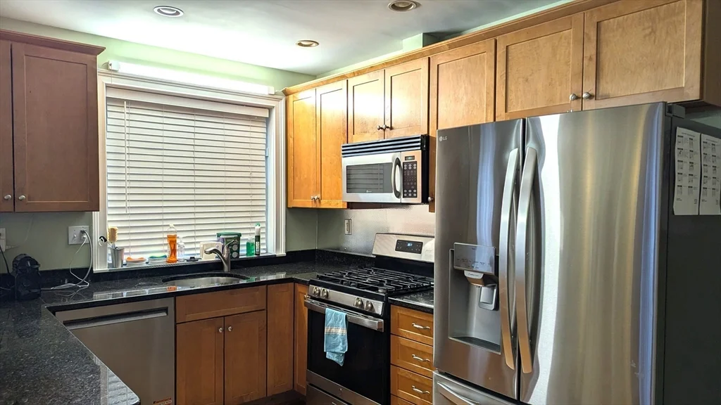 3 bed, 2 bath apartment for rent at 15-19 Vineland St Unit 19, Brighton — photo 2 of 13