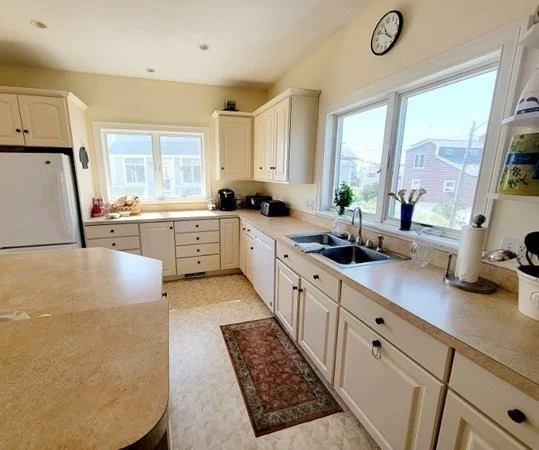 4 bed, 2 bath apartment for rent at 15 49th St Unit WINTER, Plum Island — photo 3 of 25