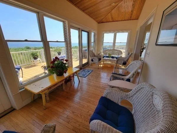 4 bed, 2 bath apartment for rent at 15 49th St Unit WINTER, Plum Island — photo 5 of 25