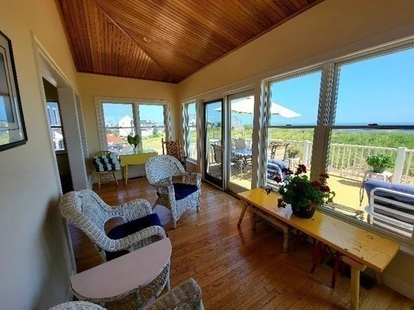 4 bed, 2 bath apartment for rent at 15 49th St Unit WINTER, Plum Island — photo 8 of 25