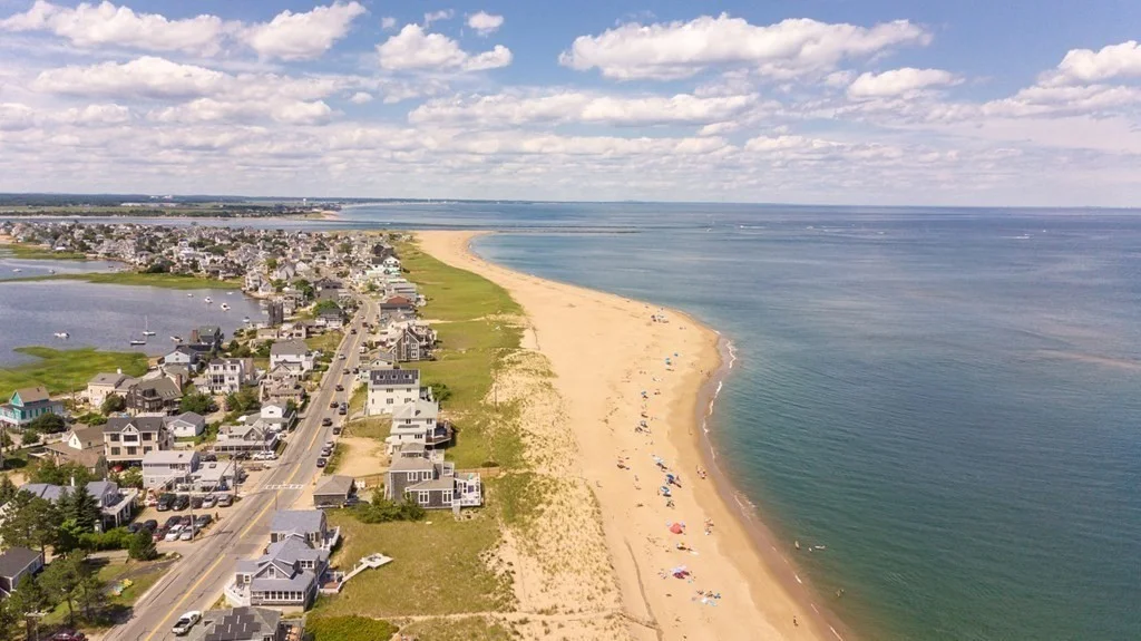 4 bed, 2 bath apartment for rent at 15 49th St Unit WINTER, Plum Island — photo 24 of 25