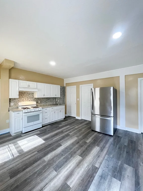 2 bed, 1 bath apartment for rent at 15 8th Ave Unit A, Haverhill — photo 1 of 5