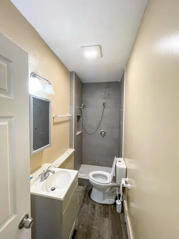 2 bed, 1 bath apartment for rent at 15 8th Ave Unit A, Haverhill — photo 4 of 5