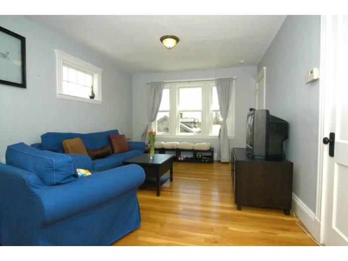 1 bed, 1 bath apartment for rent at 15 Adelaide St Unit 3R, Jamaica Plain — photo 1 of 10