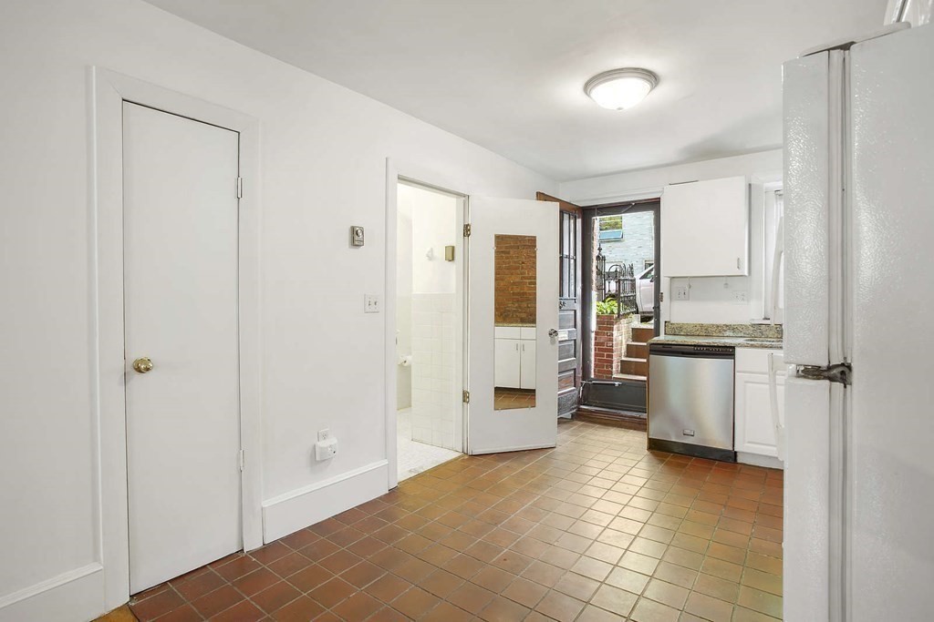 Studio bed, 1 bath apartment for rent at 15 Appleton St Unit A (No Fee), South End — photo 8 of 25