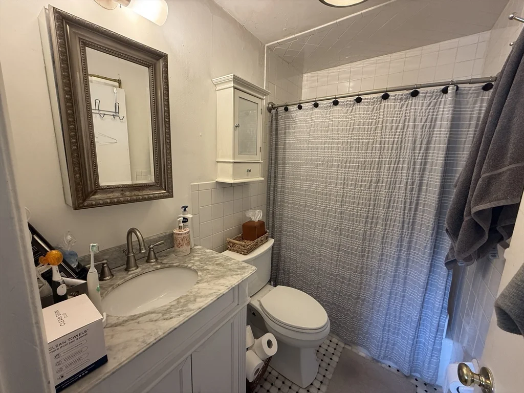 1 bed, 1 bath apartment for rent at 15 Arizona Ter Unit 2, Arlington — photo 8 of 12