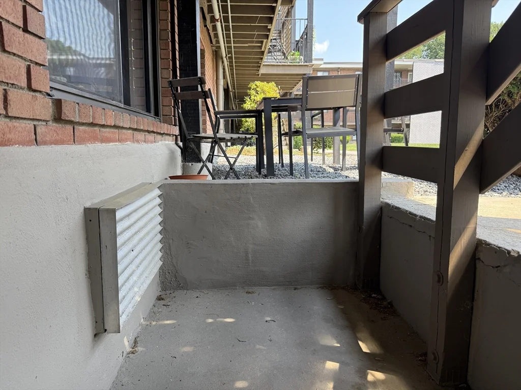 1 bed, 1 bath apartment for rent at 15 Arizona Ter Unit 2, Arlington — photo 10 of 12