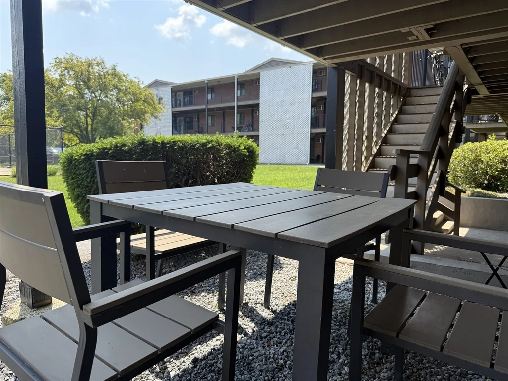 1 bed, 1 bath apartment for rent at 15 Arizona Ter Unit 2, Arlington — photo 9 of 12