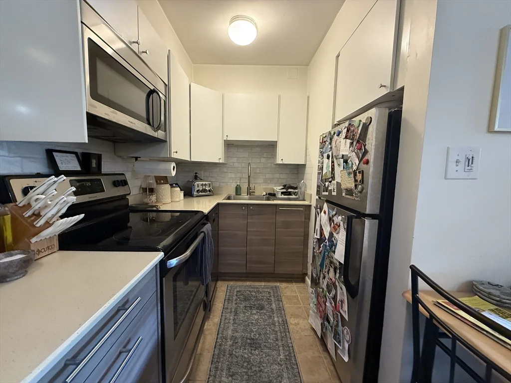 1 bed, 1 bath apartment for rent at 15 Arizona Ter Unit 2, Arlington — photo 2 of 12