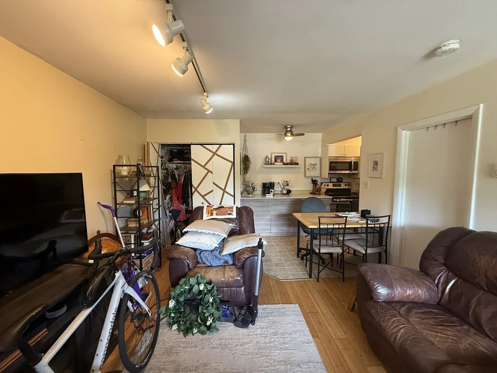 1 bed, 1 bath apartment for rent at 15 Arizona Ter Unit 2, Arlington — photo 5 of 12