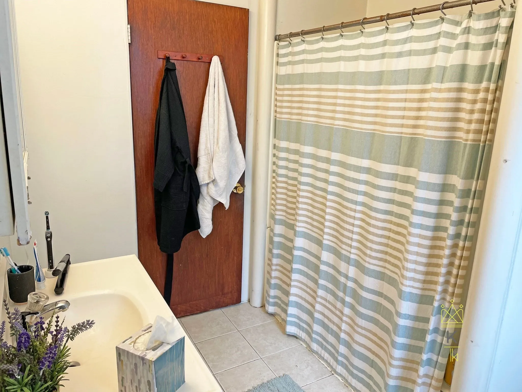 4 bed, 2 bath apartment for rent at 15 Ashford St Unit 01, Allston — photo 5 of 9