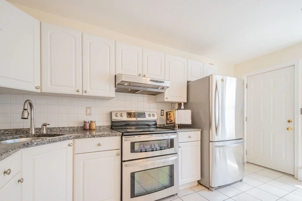 3 bed, 1 bath apartment for rent at 15 Aspinwall Ave Unit 3, Brookline — photo 7 of 25