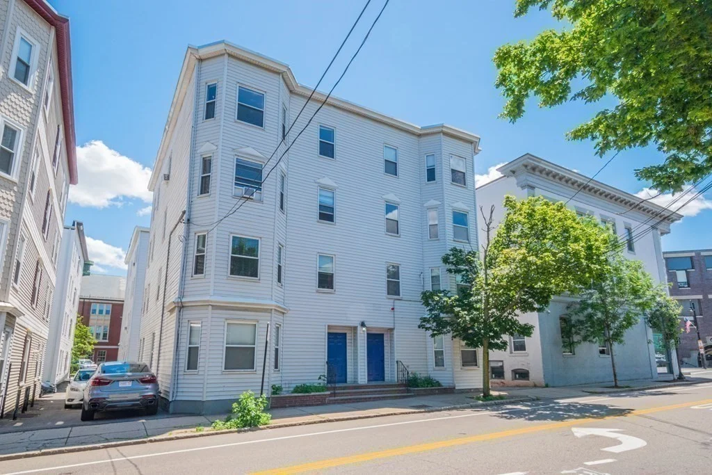 3 bed, 1 bath apartment for rent at 15 Aspinwall Ave Unit 3, Brookline — photo 24 of 25