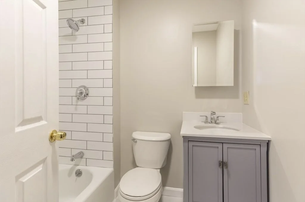 3 bed, 1 bath apartment for rent at 15 Aspinwall Ave Unit 4, Coolidge Corner — photo 8 of 8
